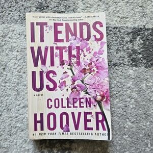 It Ends With Us by Colleen Hoover Paperback